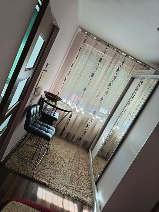 Dau în chirie apartament