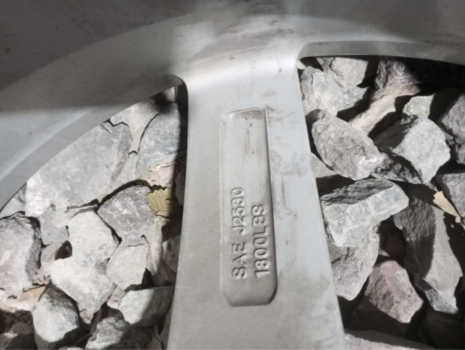 Диски стояли на шебрале круз