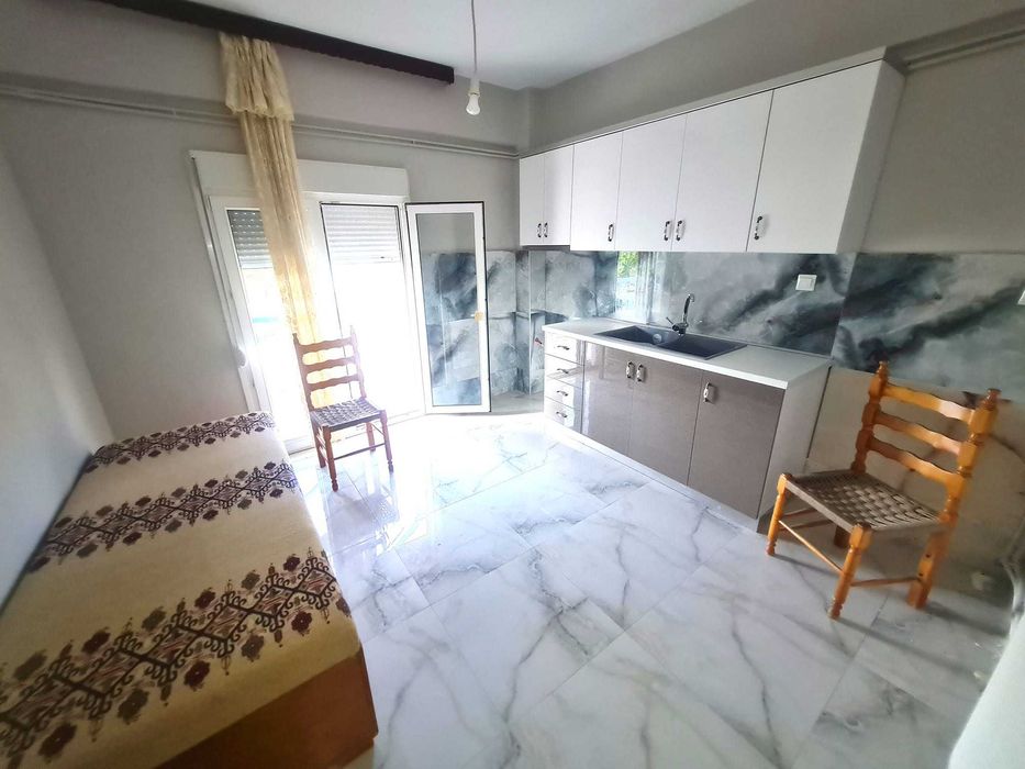 Продава 2 ет къща 240 м2 с двор 1200 м2 в Аспровалта, Гърция