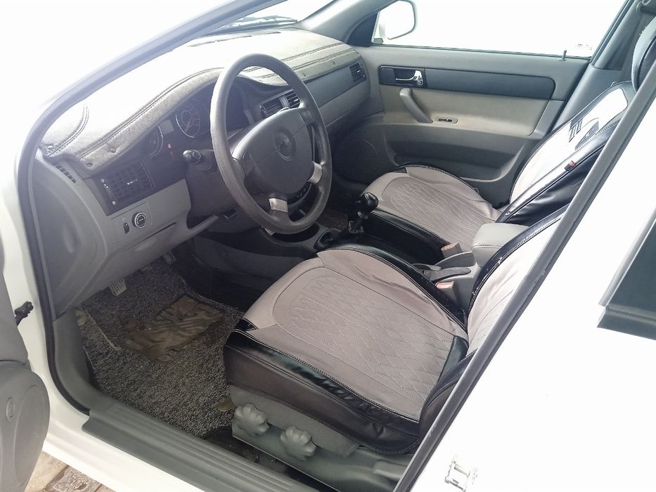 Машина йили 2023 .    
Юргани 22000 
АВС бор
Механика
Сидения кизийди