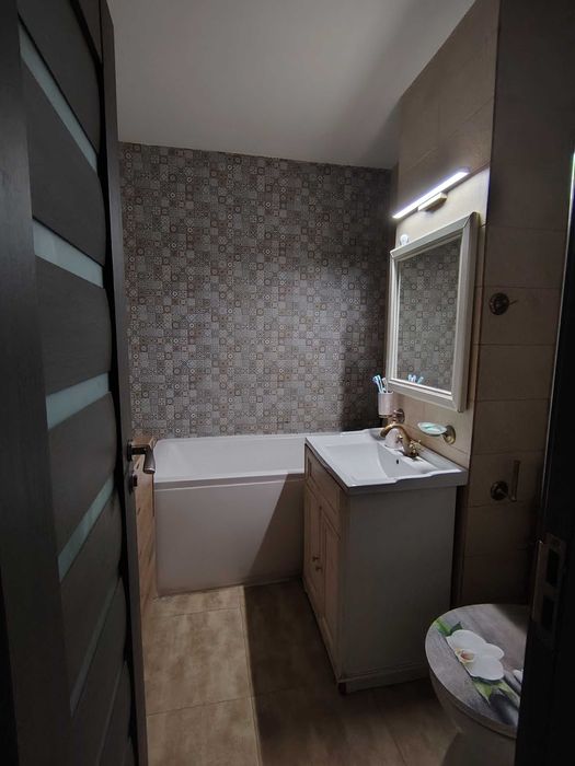 Apartament 2 camere decomandat etaj 1 zona 9 mai Ploiesti