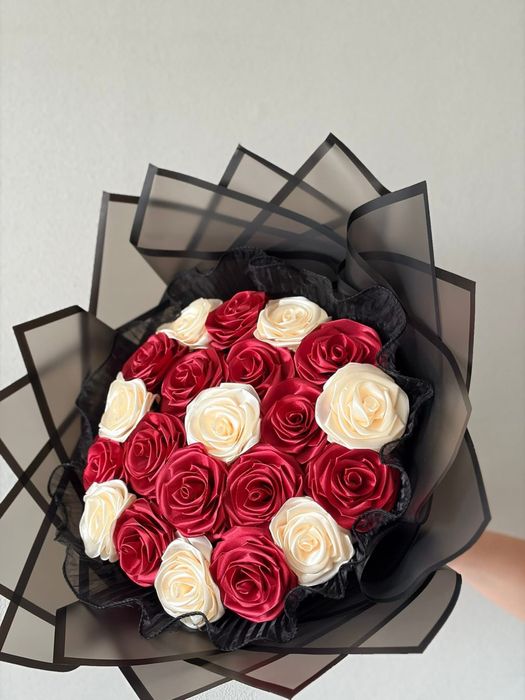 Букет от САТЕНЕНИ рози