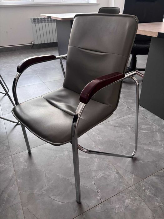 ПРОДАЕТСЯ стулья для офиса оптом