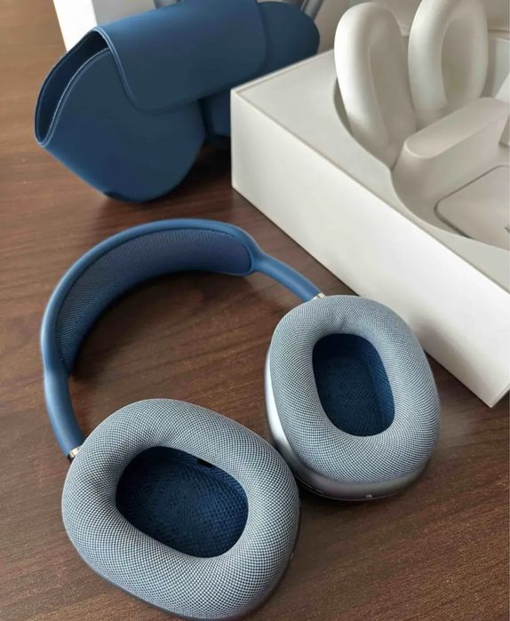 AirPods Max в синем цвете