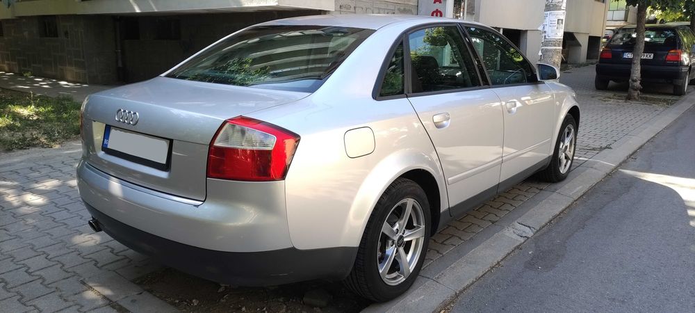 Audi A4 B6 1.6i, 2001 г. + комплект зимни гуми
