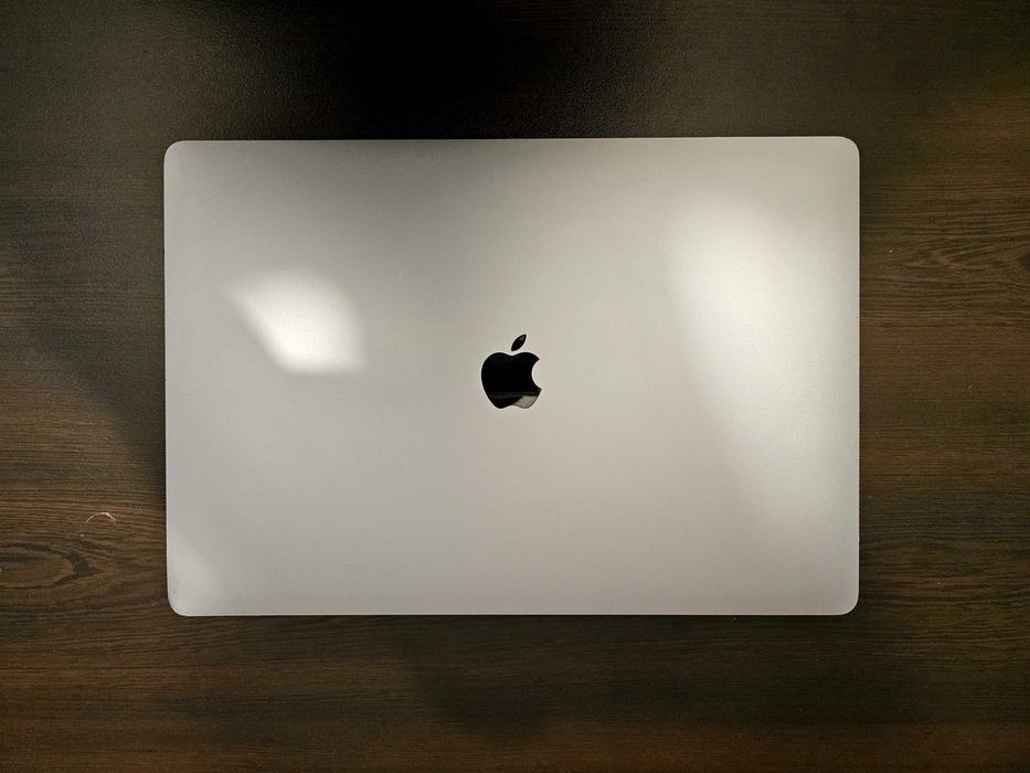 Apple MacBook Pro 16 inch / i7 / 32 GB RAM / 512 GB