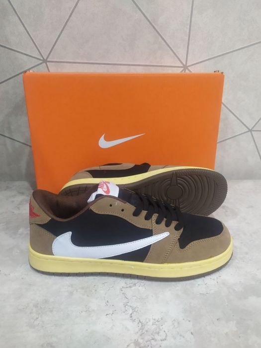 Кроссовки Nike с коллобариции Travis Scott