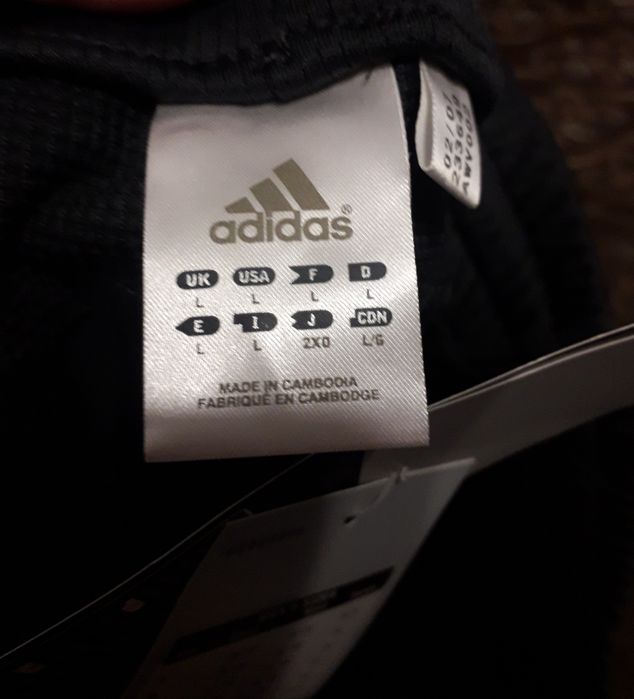 Тениска и къси панталони Adidas- L