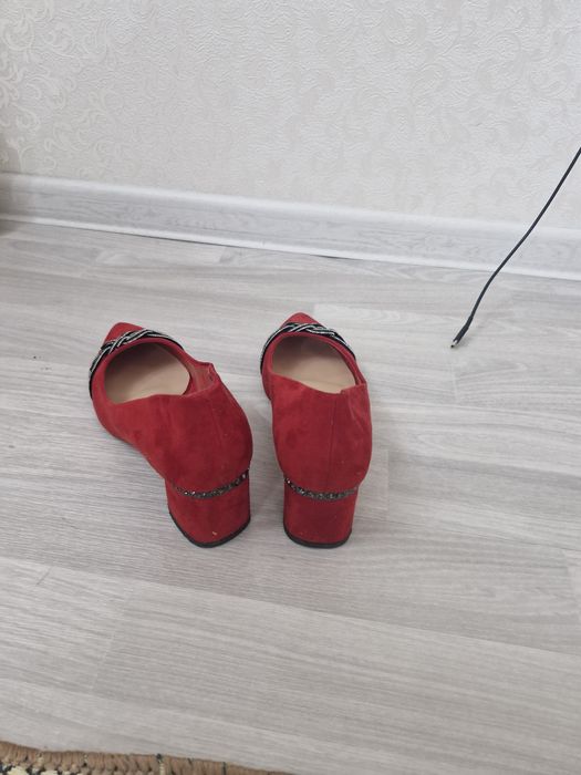 Туфли женская ,красная