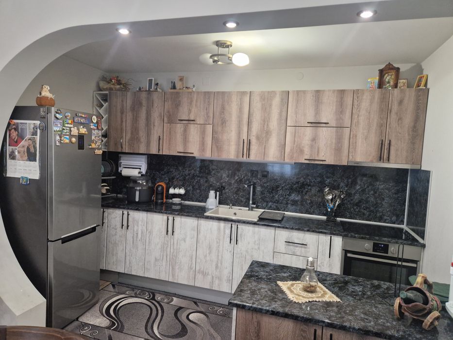 Продава се Тристаен апартамент в Асеновград - 110 кв.м за 742 €/кв.м - Снимка #1