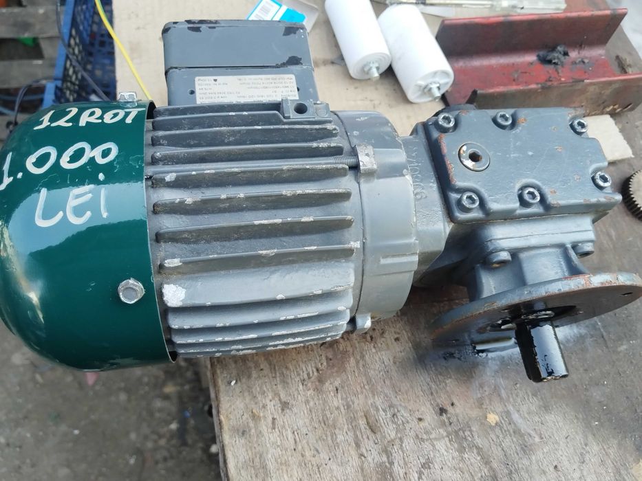 Reductor cu motor raport 12 rotații cazan povarna