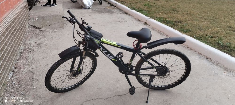 Velosiped holati yaxshi kuryerlar uchun qulay telefon qo'yish joylari