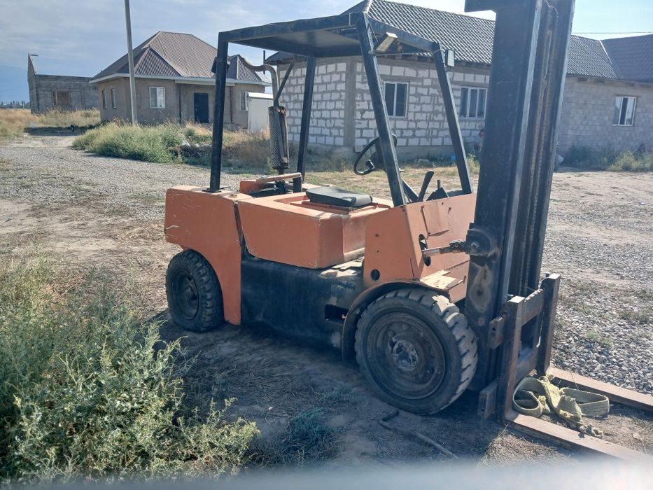Погрузчик вилочный