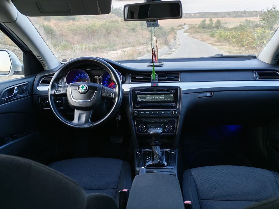 SKODA Superb 2011 — imagine 5