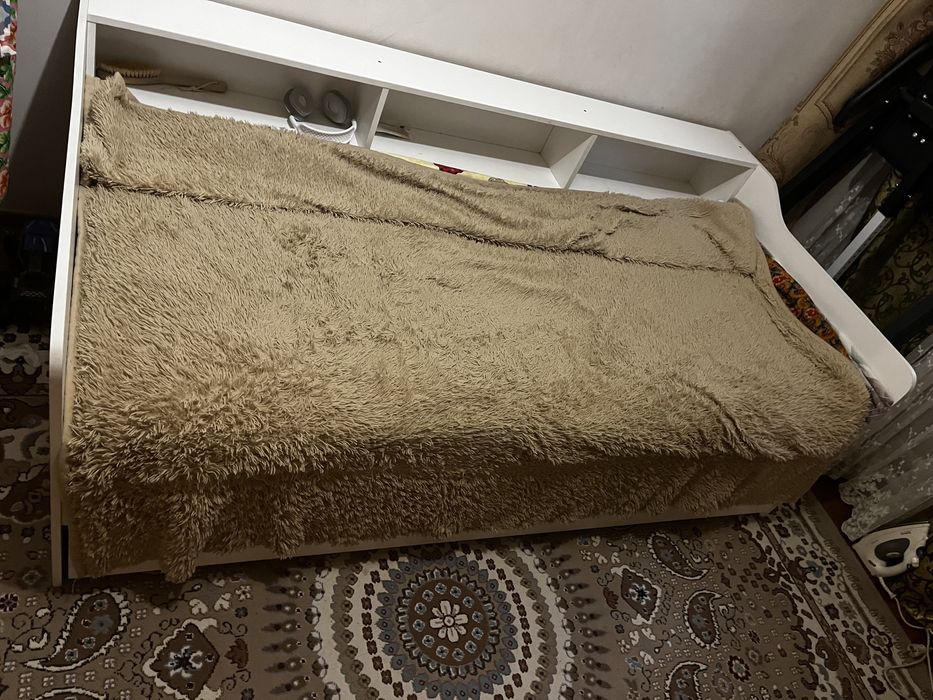 Кровать в хорошем состояний