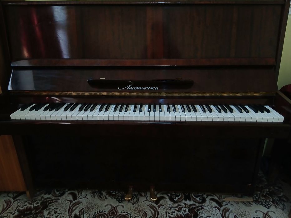 Lastochka, 2 pedallik Pianino. Narxini kelishamiz, kam ishlatilgan.