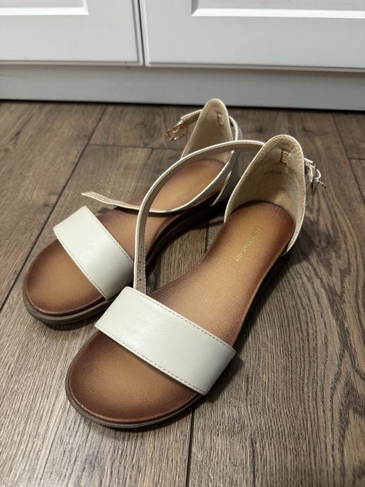 Sandale marimea 35
