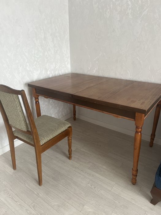 Продам обеденный стол
