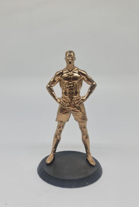 Статуетки на Кристиано Роналдо, Меси, Марадона и др.