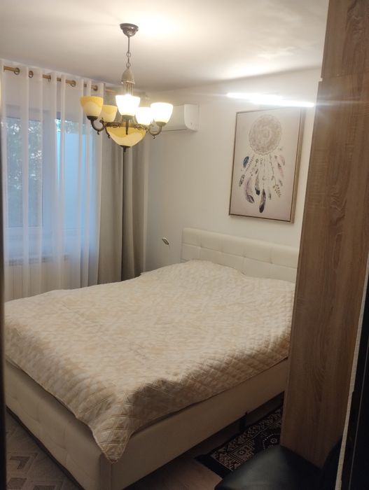 Apartament decomandat de patru camere ,etajul trei