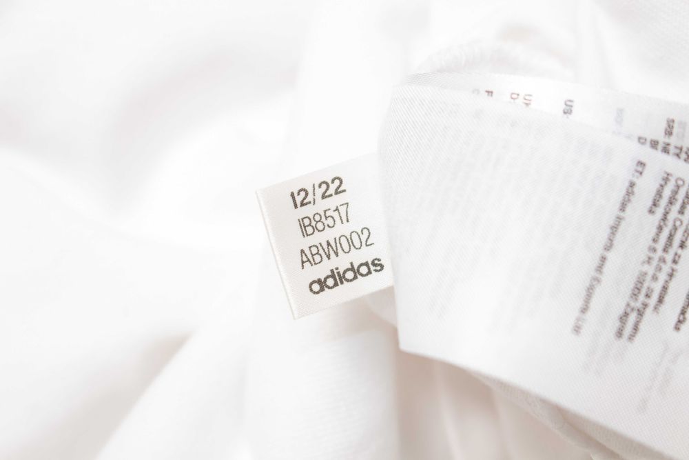 Adidas оригинална дамска тениска памук кроп бяла гумено лого XS
