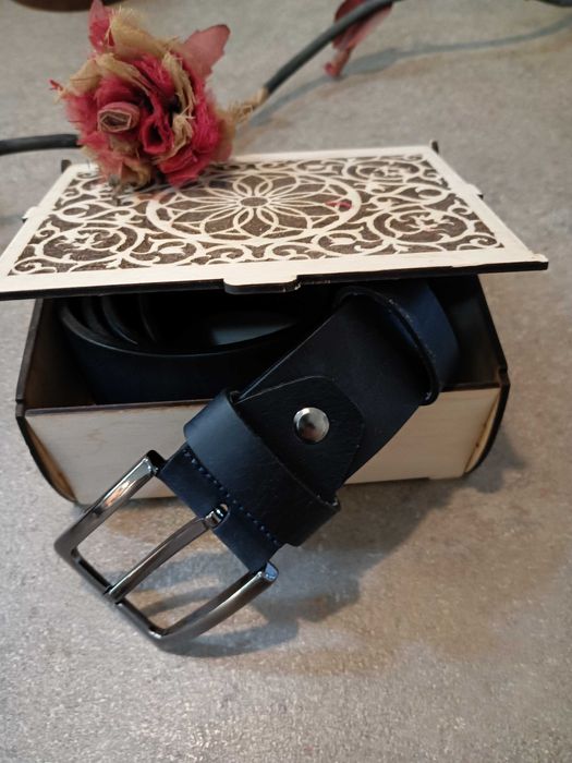 Колани от естествена кожа в подаръчна кутия