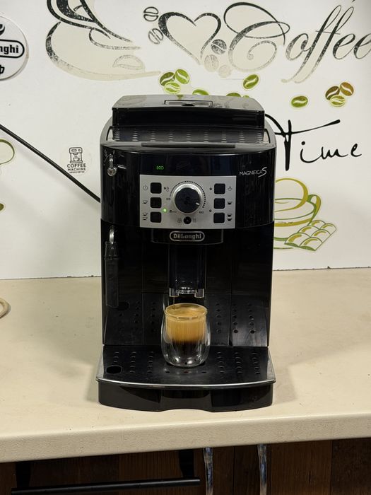 Кафемашина кафе автомат delonghi magnifica S с гаранция