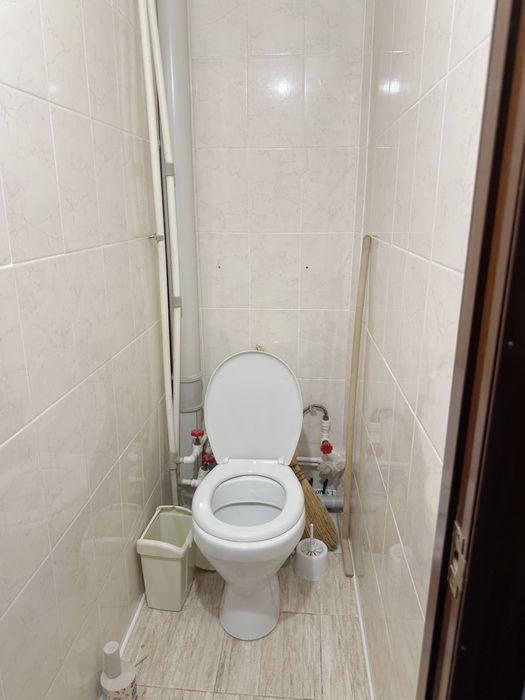 Продается 2 комн квартира в центре.