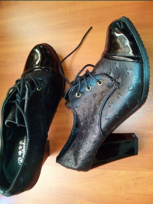 Женские туфли (38 размер)