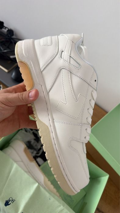 Off white  barbati