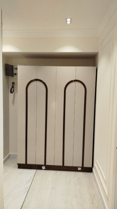 Шкаф ва тримо срочно янги