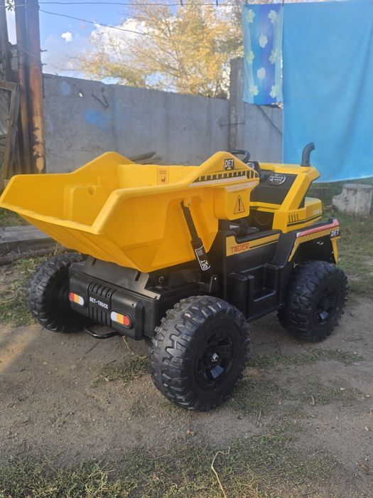 Электромобиль самосвал