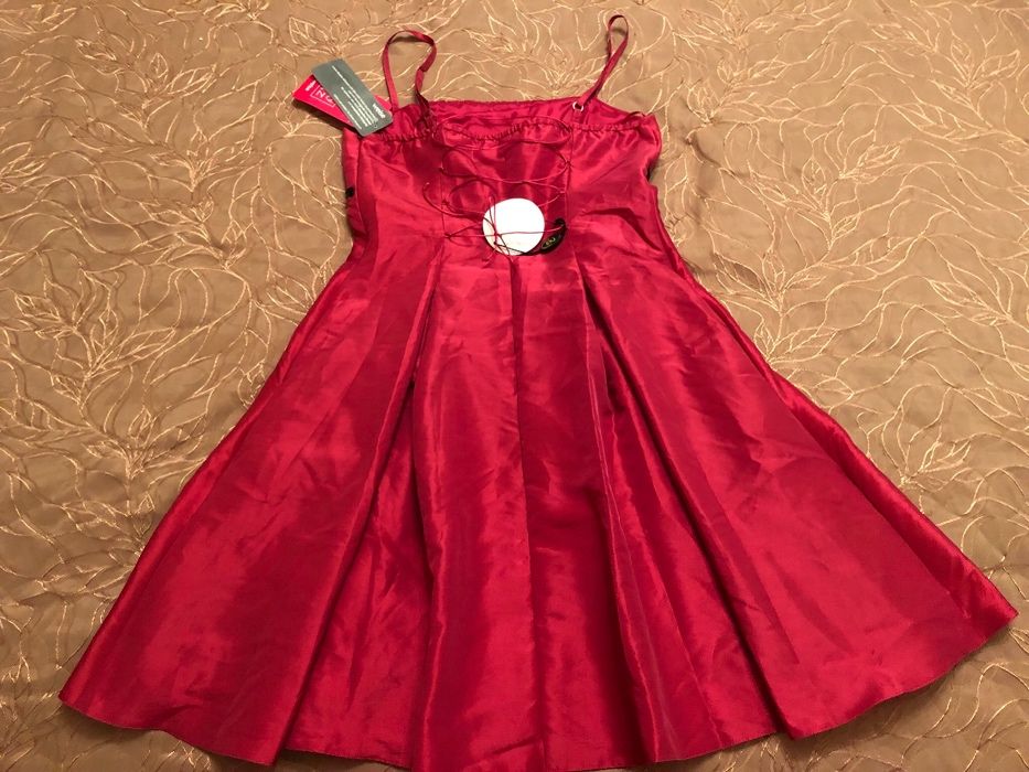 Красива нова рокля