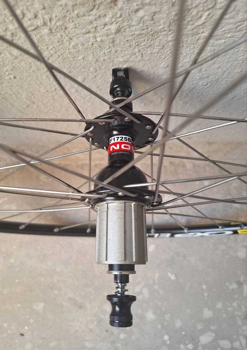 Кастомный шоссейный вилсет Mavic.