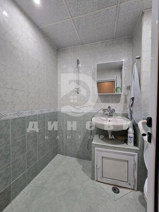 Продава тристаен апартамент до Мол Галерия