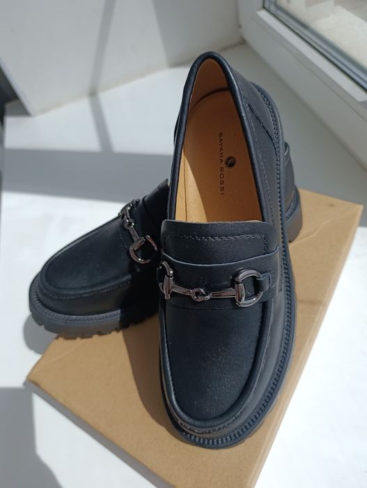 Продам лоферы женские