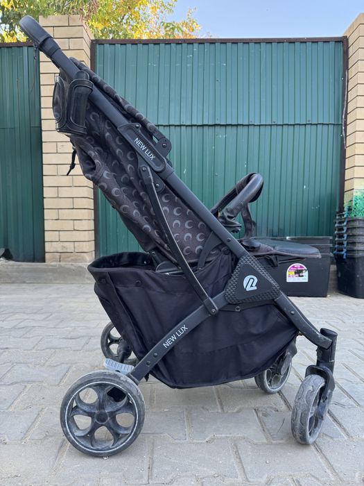 Продам прогулочную коляску.