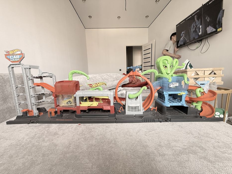 Набор игровой Hot Wheels Сити Невообразимая автомойка с осьминогом