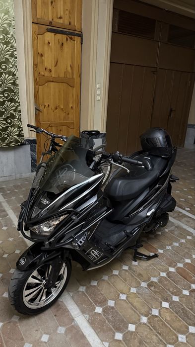 Продаётся бензиновый  скутер Wasat sport 150cc