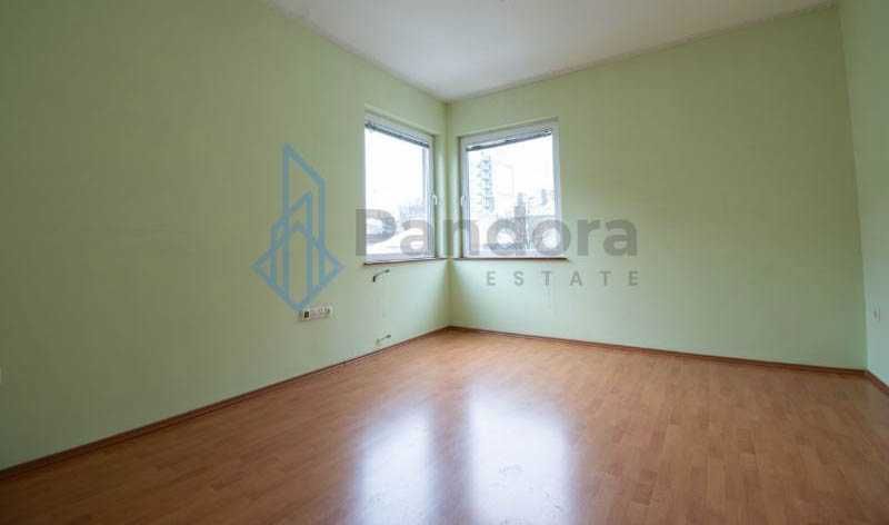 Дава се под наем Тристаен апартамент в София, Център - 87 кв.м за 475 € - Снимка #2