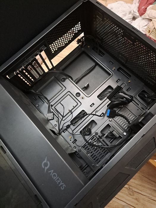 Carcasa gaming plus sursa 550w