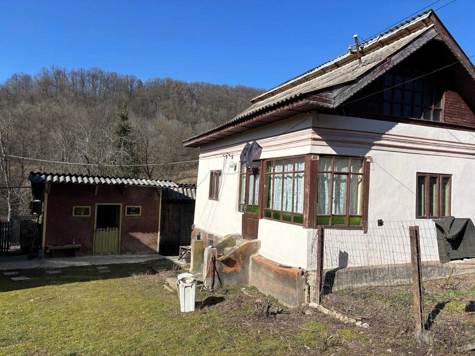 Casă Bătrânească De Vanzare!
