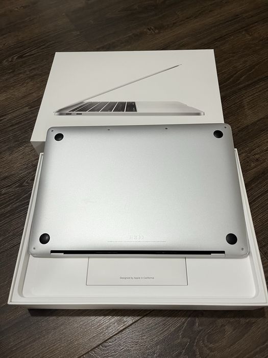 Macbook Pro 13” 2017 retina 8gb ram 1tb ssd