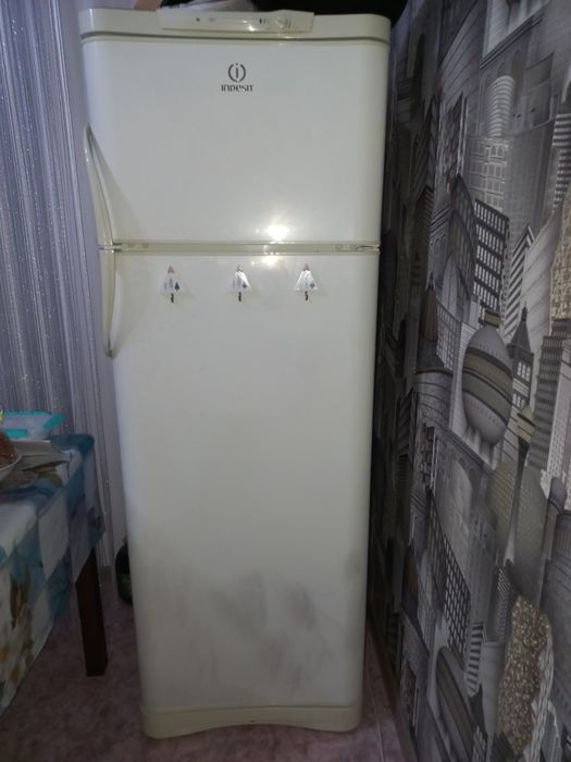 Холодильник белый