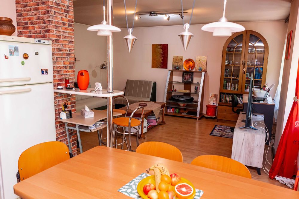 Apartament 3 camere, 75 mp + boxă 18 mp, Băile Herculane
