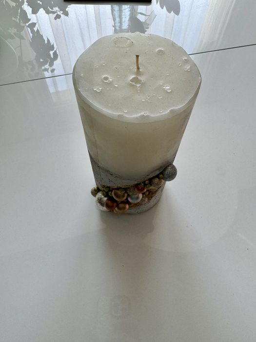 Голяма декоративна свещ с бетонова основа