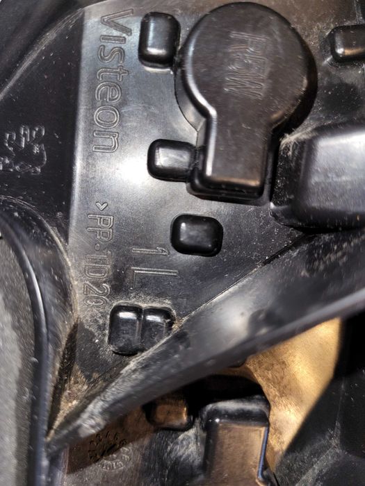 Pereche stopuri Peugeot 207 (stinga + dreapta) echipate cu becuri.