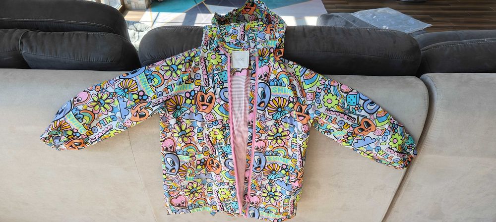 Продам лёгкую куртку на девочку 6-7 лет и платье