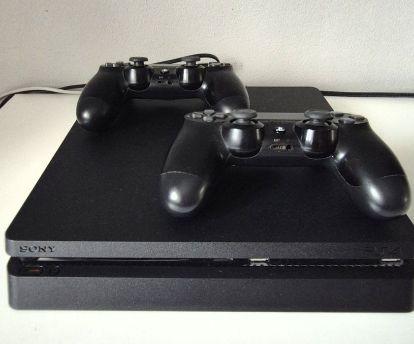 Playstation 4 slim