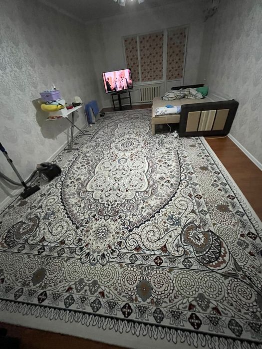 Ковёр б/у в отличном состоянии